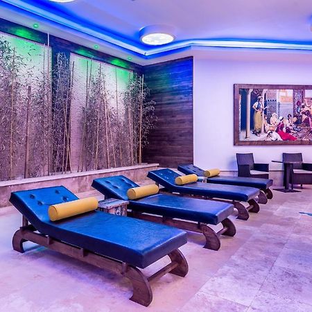 Vuni Palace Premium Hotel & Spa & Casino Beachfront Location ! Kyrenia  Bagian luar foto