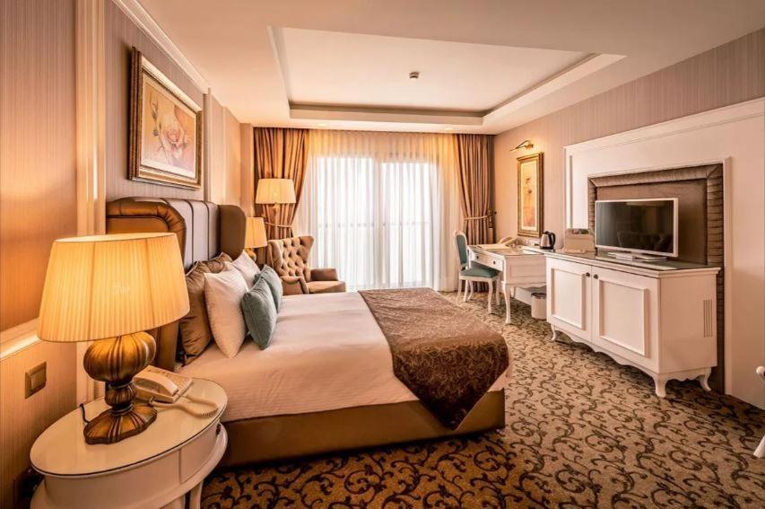 Vuni Palace Premium Hotel & Spa & Casino Beachfront Location ! Kyrenia  Bagian luar foto