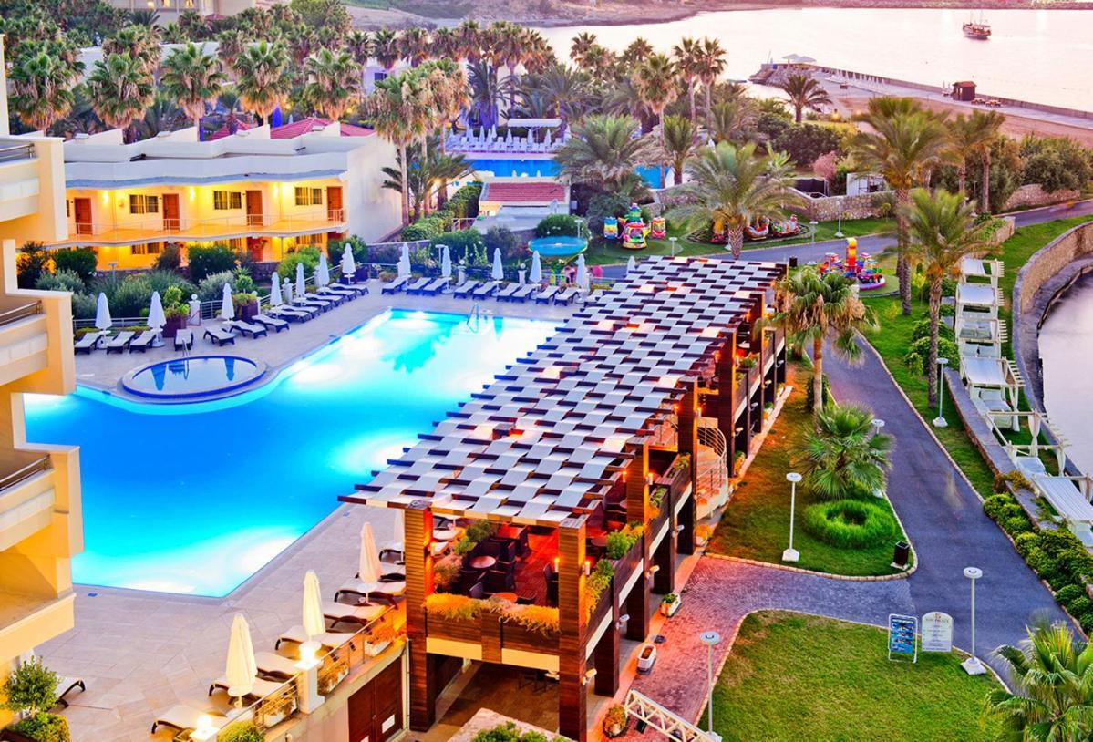 Vuni Palace Premium Hotel & Spa & Casino Beachfront Location ! Kyrenia  Bagian luar foto