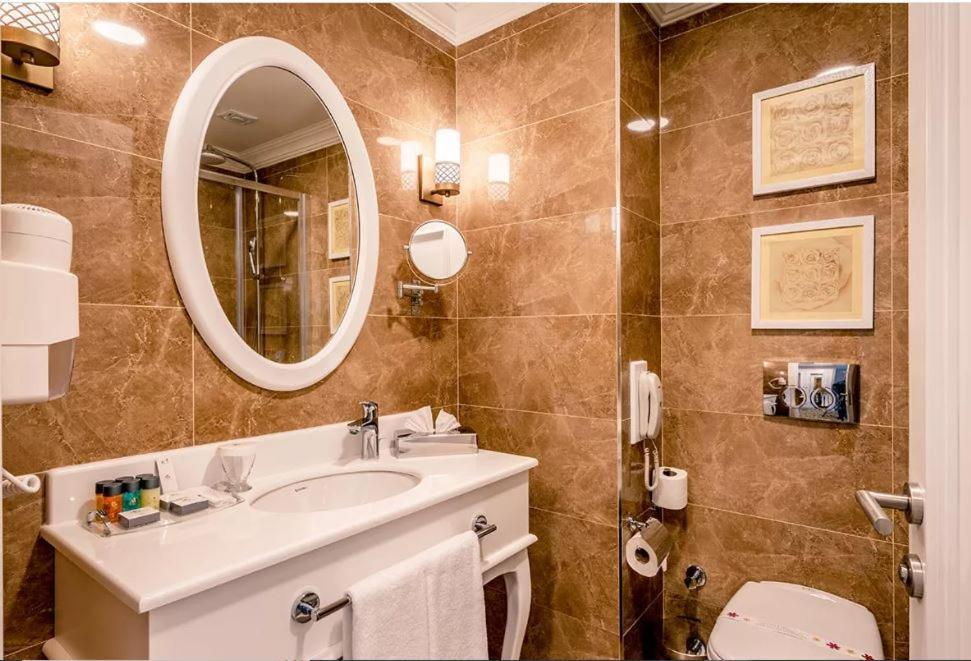 Vuni Palace Premium Hotel & Spa & Casino Beachfront Location ! Kyrenia  Bagian luar foto