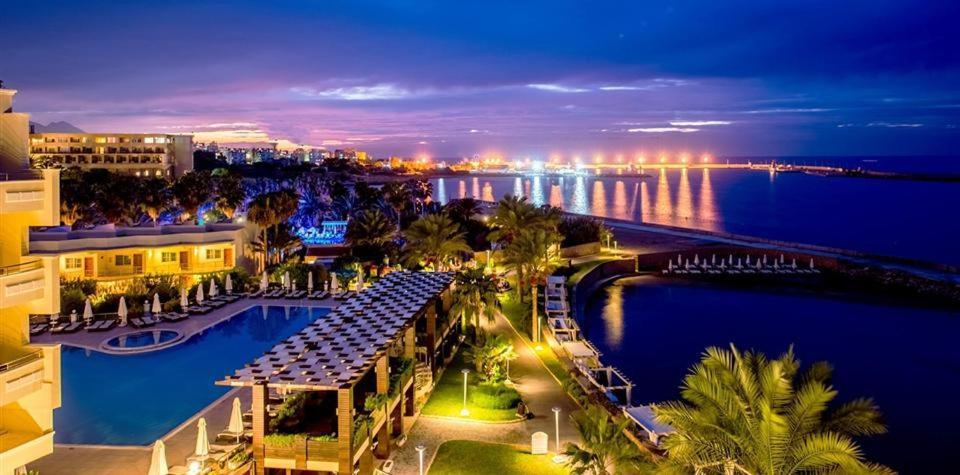 Vuni Palace Premium Hotel & Spa & Casino Beachfront Location ! Kyrenia  Bagian luar foto