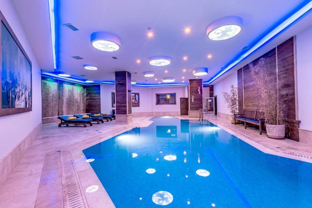Vuni Palace Premium Hotel & Spa & Casino Beachfront Location ! Kyrenia  Bagian luar foto