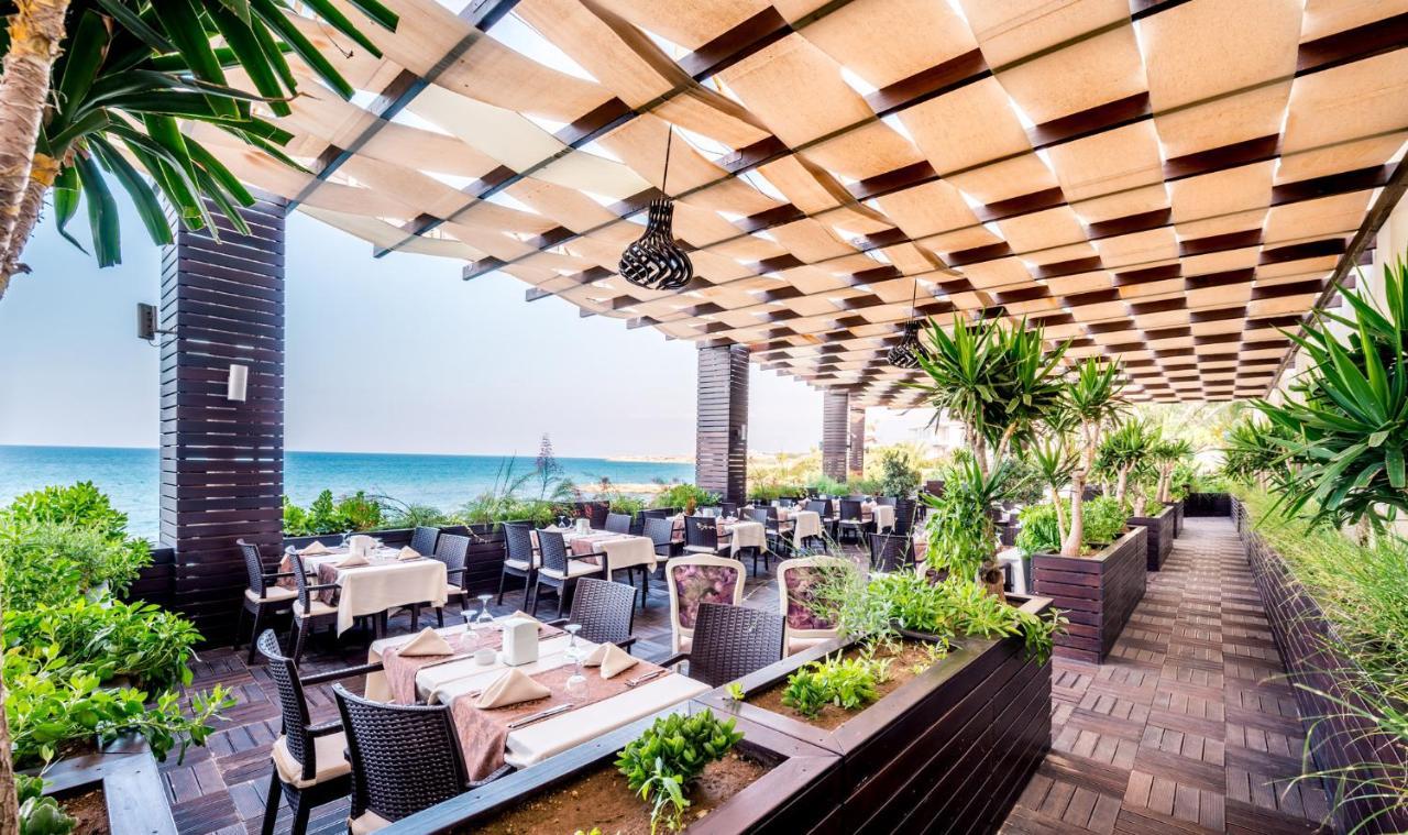 Vuni Palace Premium Hotel & Spa & Casino Beachfront Location ! Kyrenia  Bagian luar foto