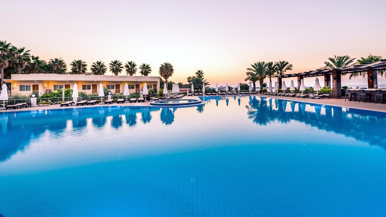 Vuni Palace Premium Hotel & Spa & Casino Beachfront Location ! Kyrenia  Bagian luar foto